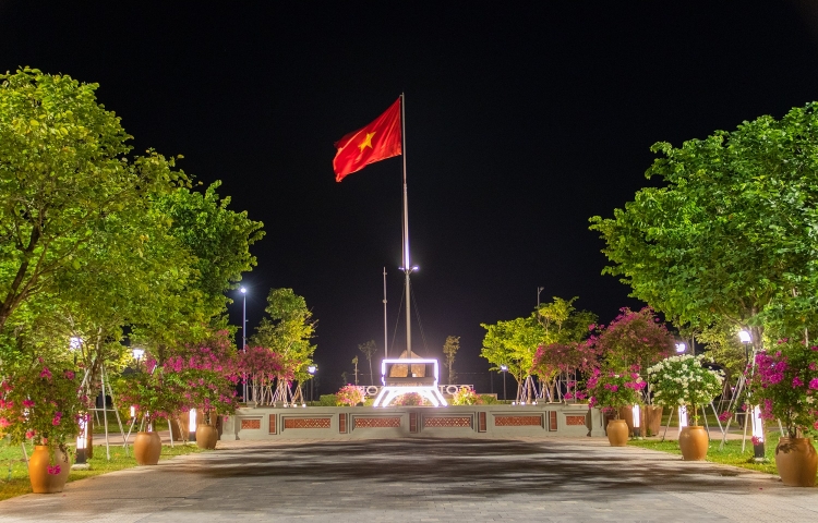 RỰC SÁNG NIỀM TỰ HÀO – NƠI SẮC CỜ TỔ QUỐC TUNG BAY ĐẦY KIÊU HÃNH